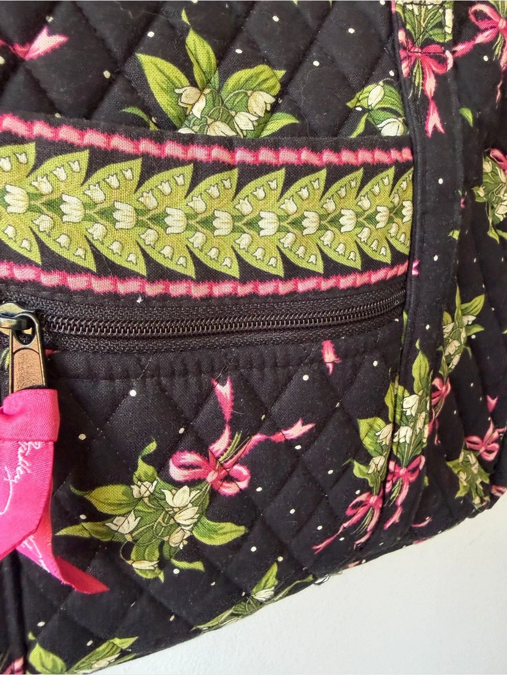 Vera Bradley Mistletoe Bow New Hope Quilted Laptop Messenger Bag Black Pink